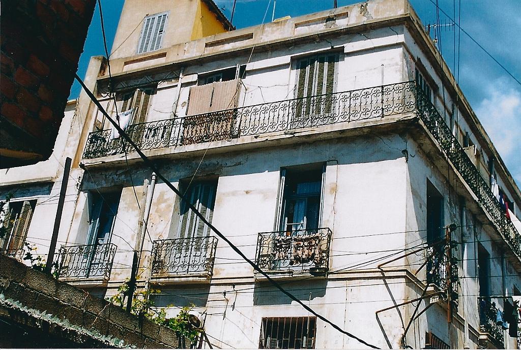 ORAN 2004 ANGLE RUE BRUAT RUE DE L ALMA 02 PAR GUY OLIVIER.jpg